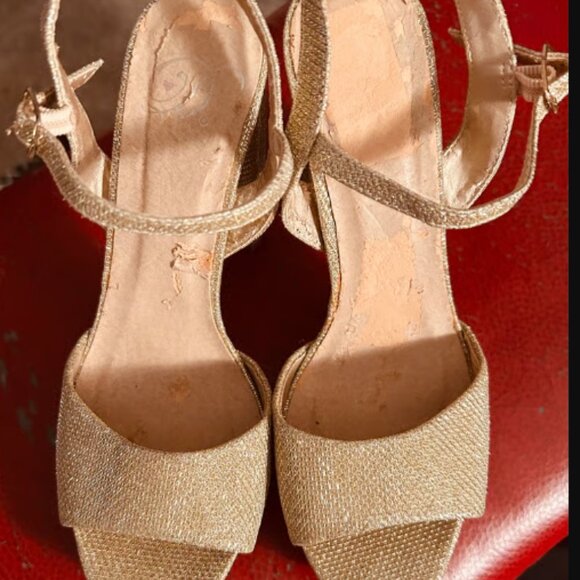 Heels - Picture 3 of 4